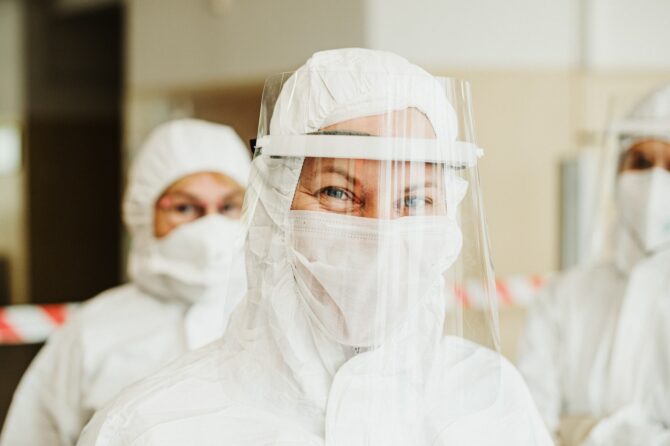 Saving lives: Mason researchers, 3M recognized with a major award for disrupting counterfeit PPE
